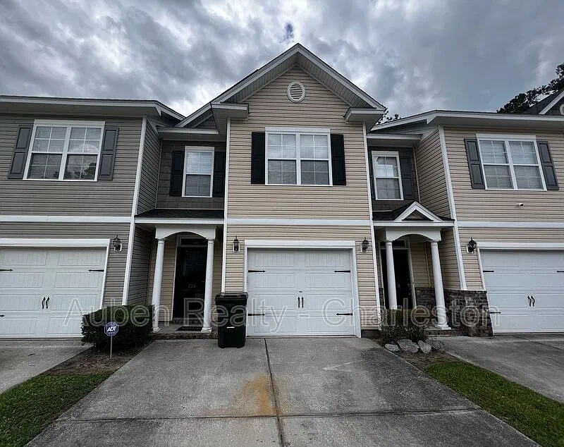 226 S Lamplighter Ln