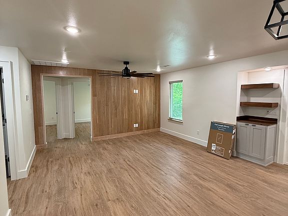 5th image of 849 S Wood Ave