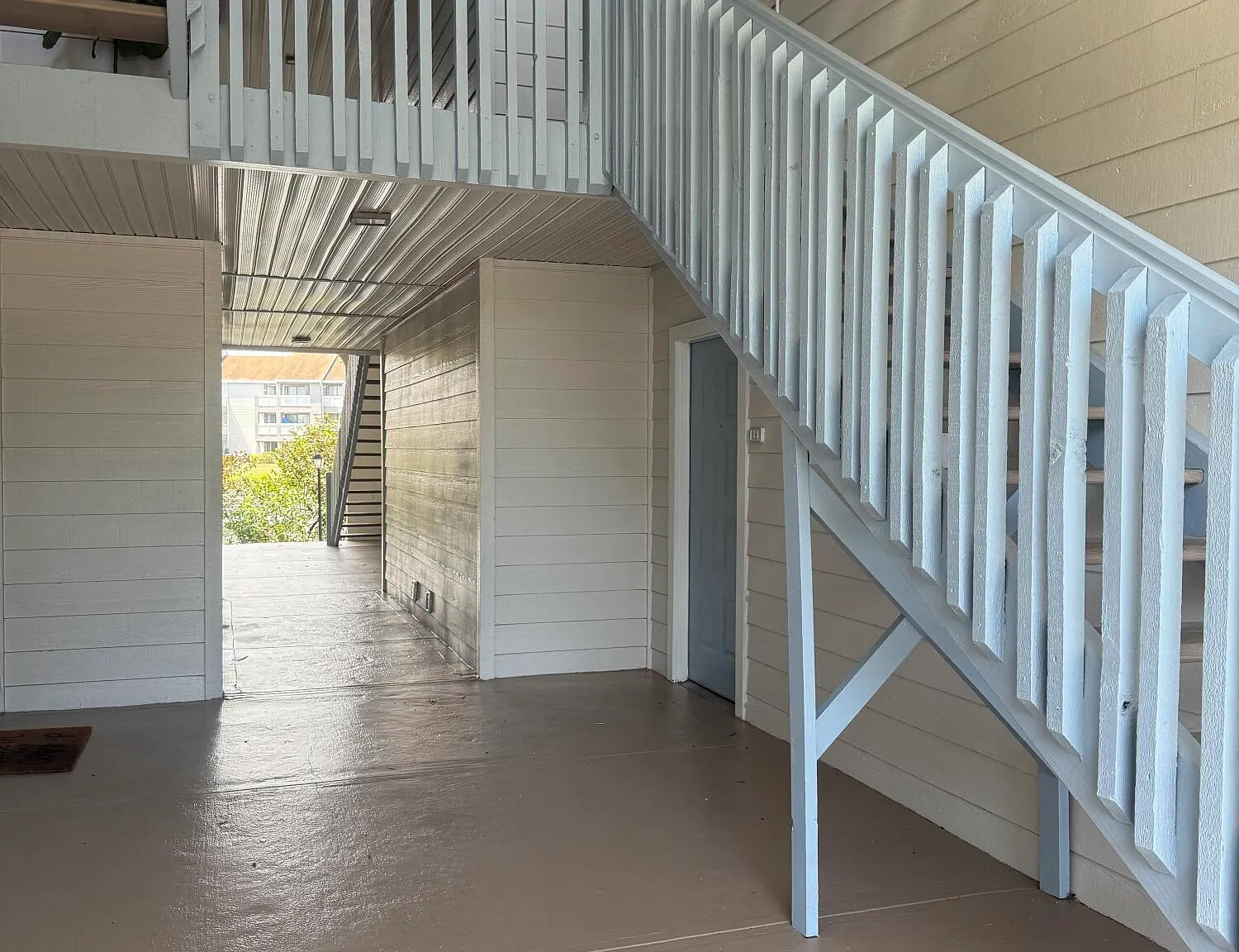 2 bed, 1.0 bath, 758 sqft, $1,900 — Photo 3