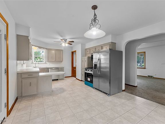 5th image of 239 Elmwood Dr
