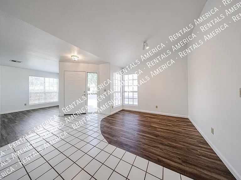15831 N 6th Ave — Photo 7