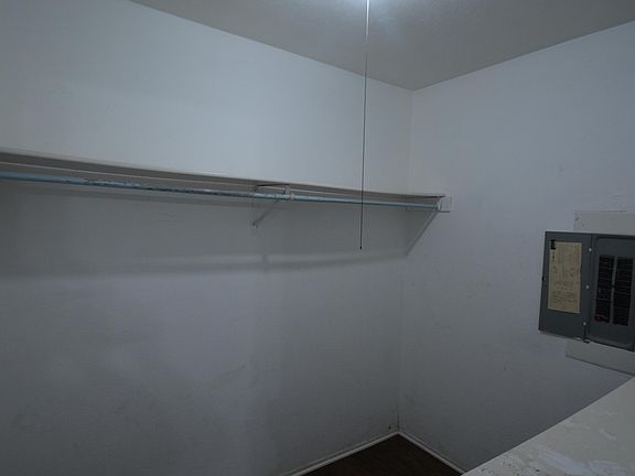 4th image of 6706 Crestfield Dr