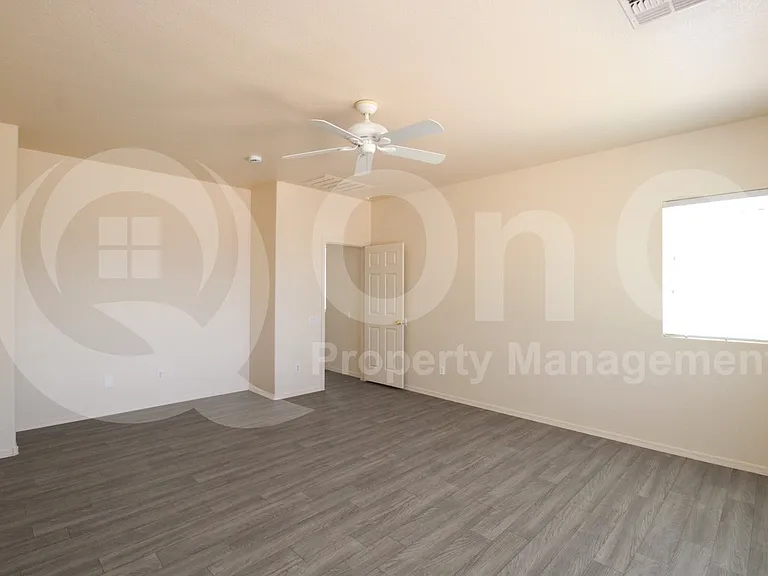 9120 W Hubbell St — Photo 13