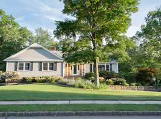 147 Cottage Pl W, Gillette, NJ 07933