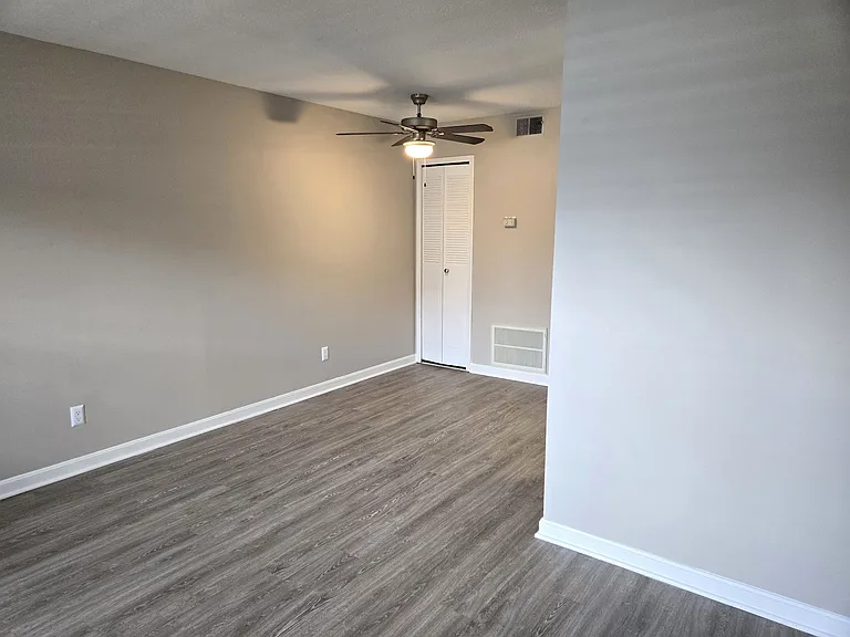 Highgate Springs Apartments — Photo 8