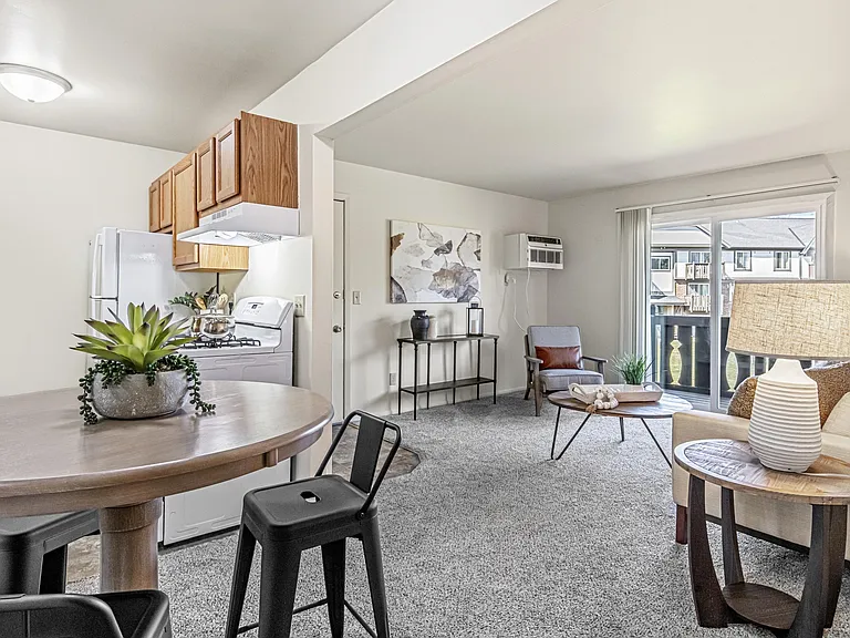 Creekwood Apartments Kitchen