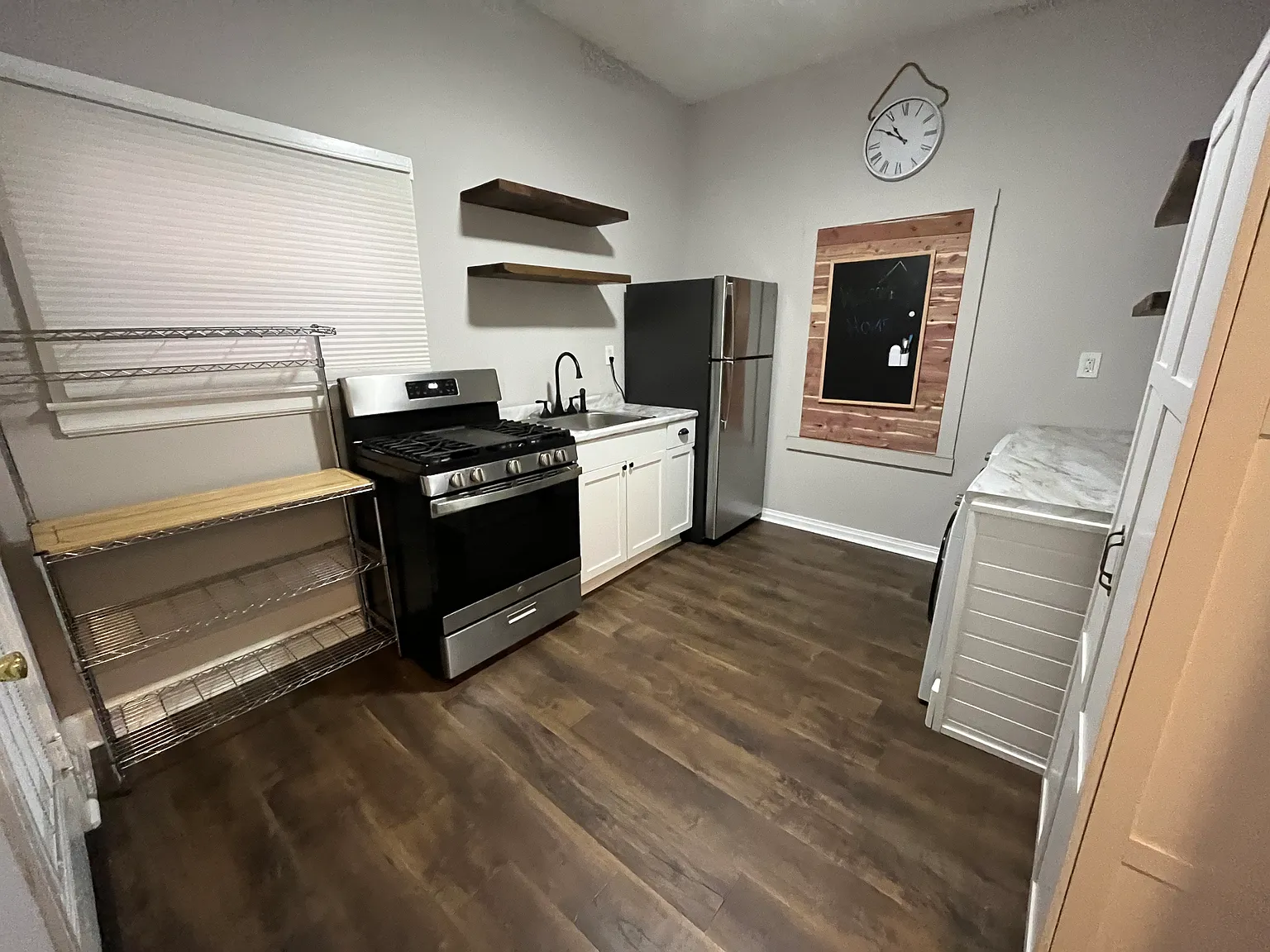 2149 W Clifton Ave — Photo 2