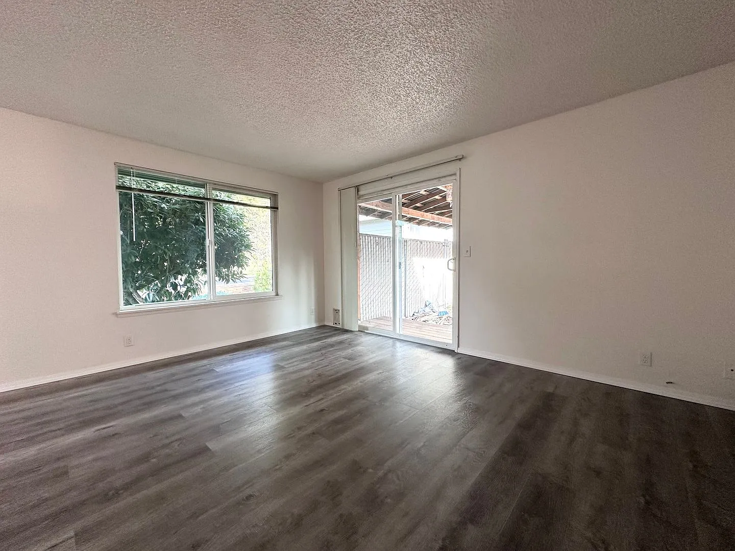 2 Bedroom Duplex in Sandy — Photo 2
