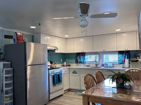 9 Danny Pl, Avenel, NJ 07001