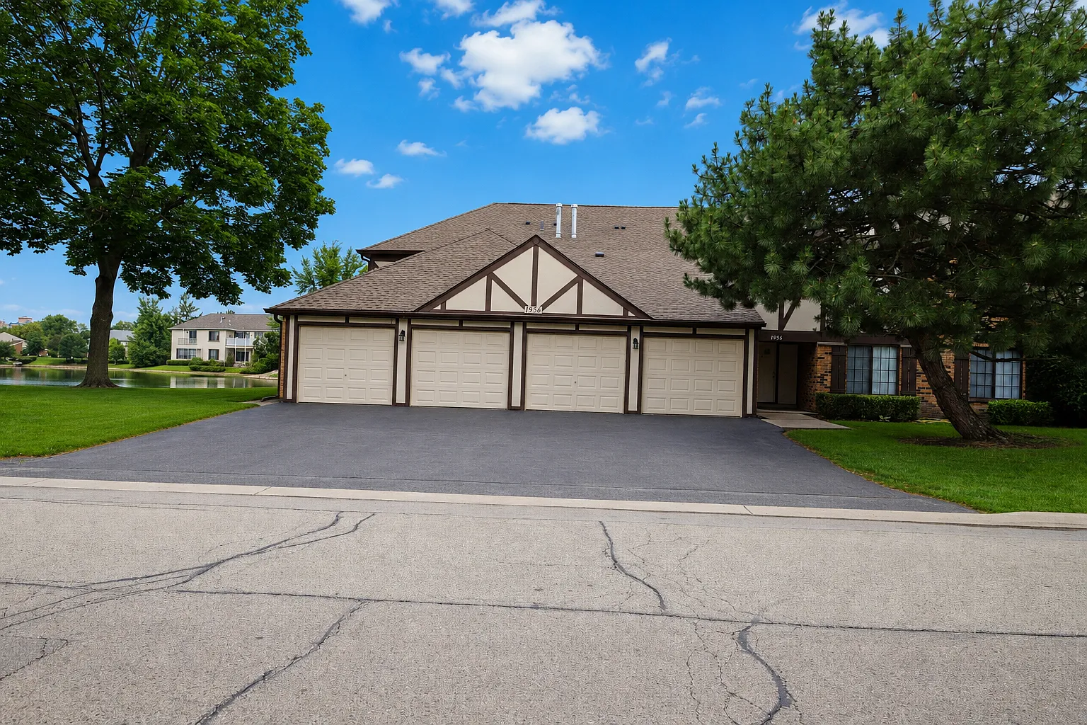 3 bed, 1275 sqft, $2,690 — Photo 2