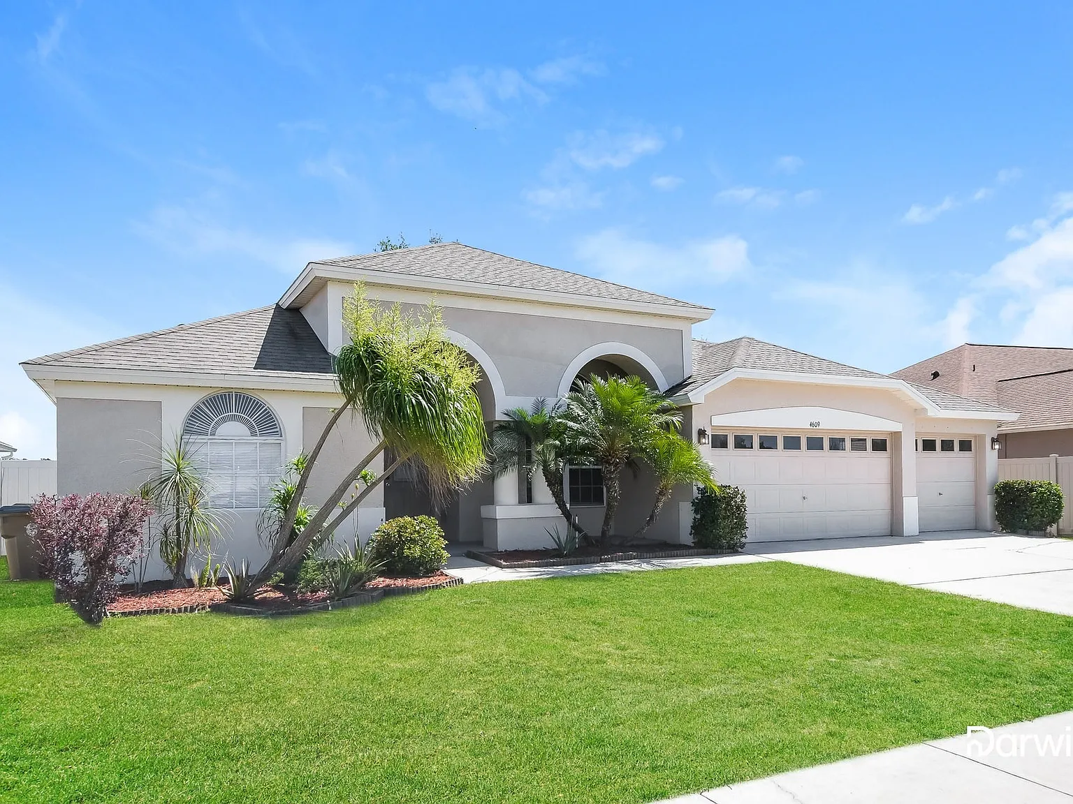 5 bed, 4.0 bath, 2760 sqft, $2,799 — Photo 2