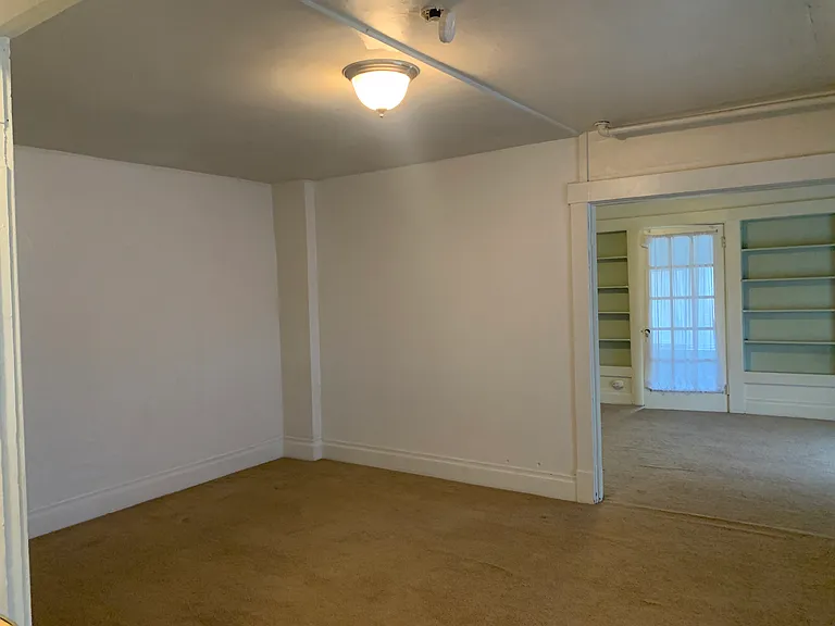 Third Avenue Apartments — Photo 5
