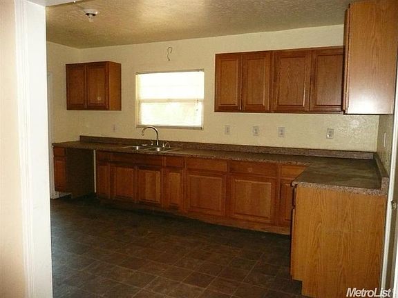 5th image of 5937 E Whitmore Ave