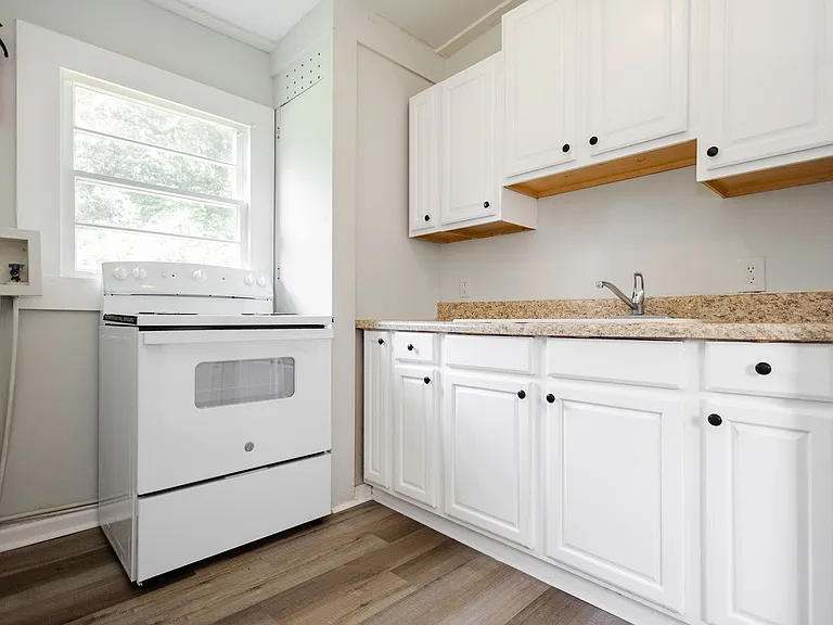 4170 Palace Ave — Photo 10