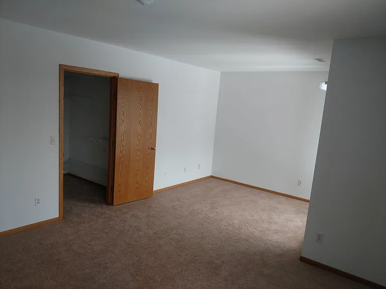 Riverwalk Apartments — Photo 37