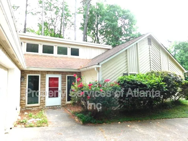Tall Pines — Photo 2