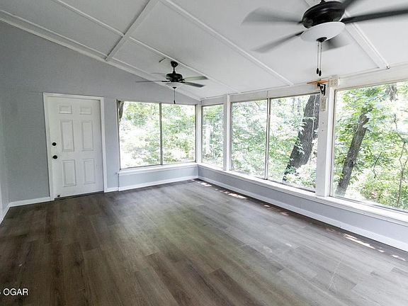 5th image of 40 Hickory Ln