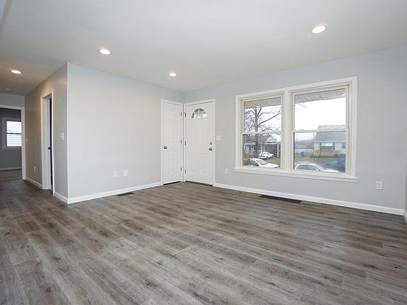 4th image of 775 Stafford Dr