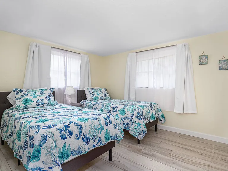 6836 Roxbury Dr — Photo 25