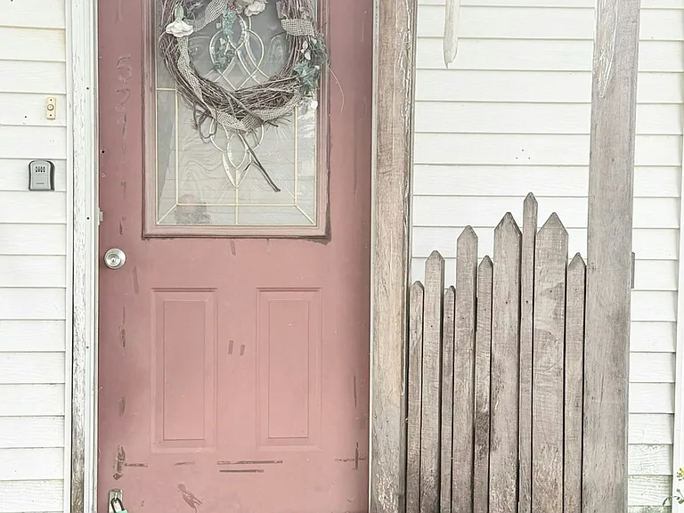 521 W Franklin St — Photo 6
