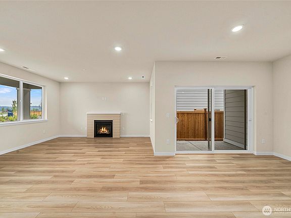5th image of 2125 Maple Street