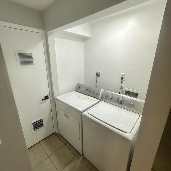 569 Campbell St — Photo 11