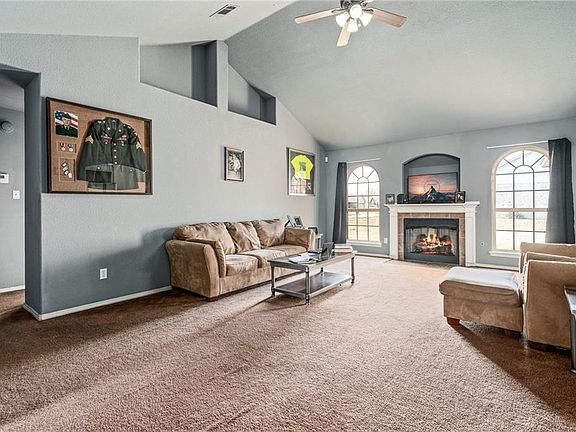 4th image of 1721 Red Oak Cir