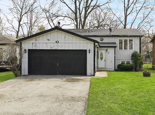43 Honeysuckle Ln, Crystal Lake, IL 60014
