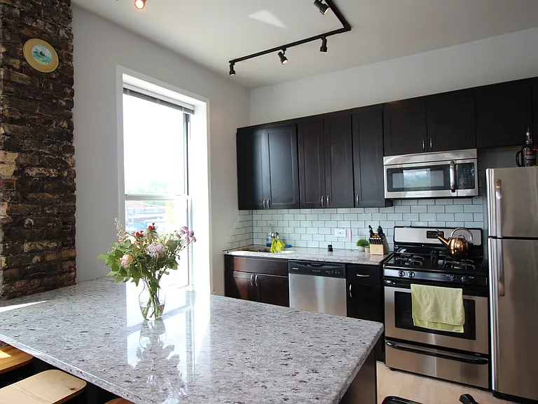 7044 N Clark St #2 — Photo 3