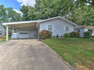 4034 N Newcastle Dr, Decatur, IL 62526