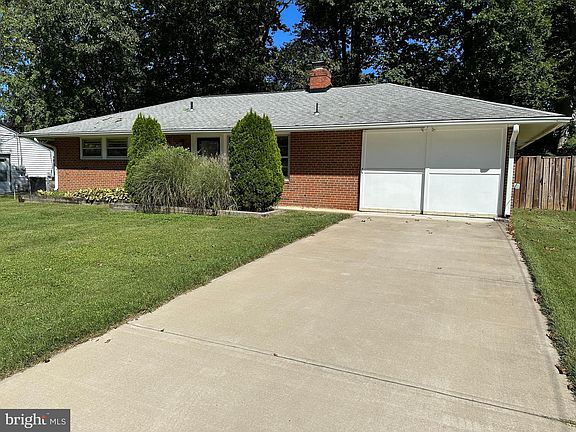 2nd image of 5301 Landgrave Ln