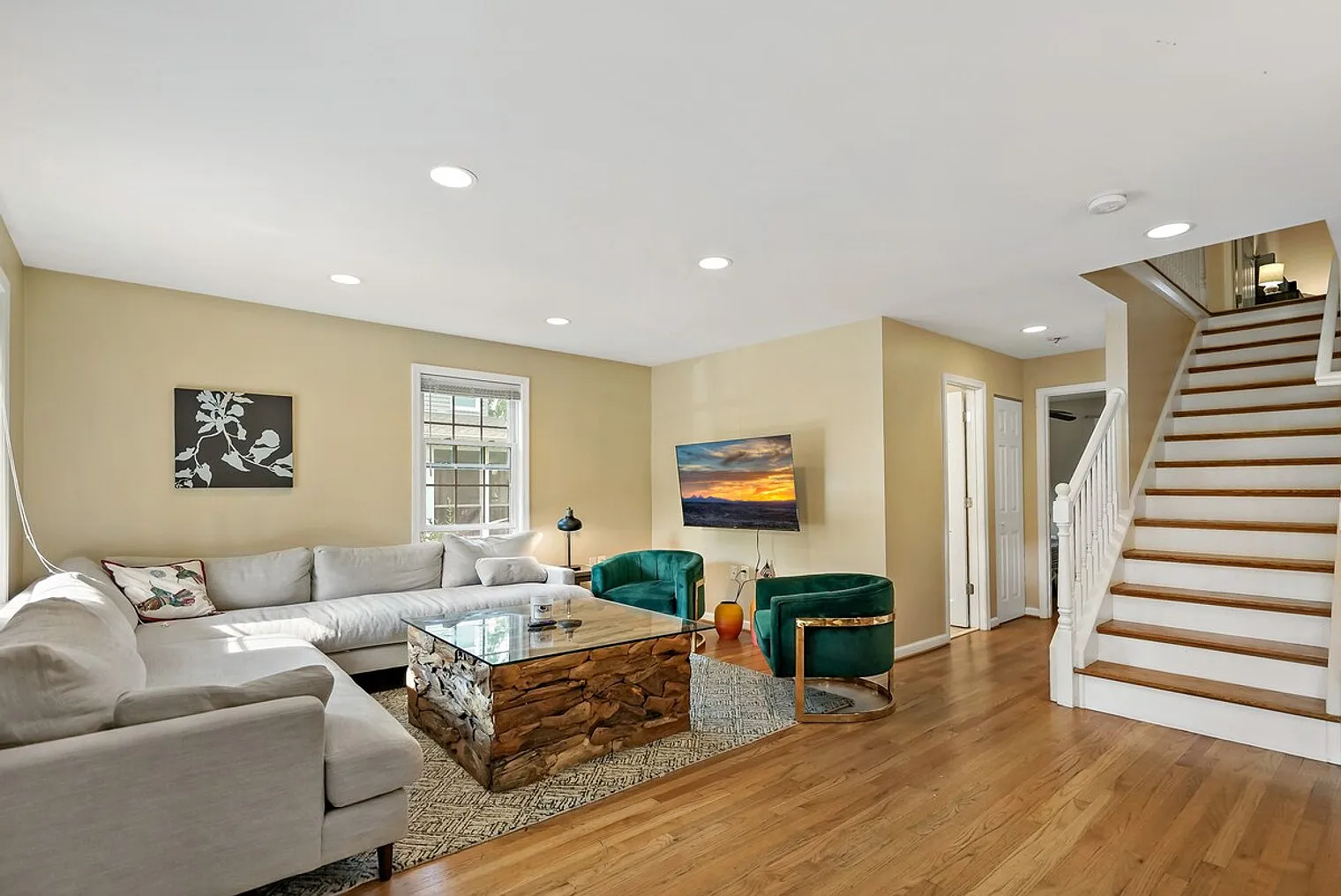 4 bed, 3.0 bath, $8,102 — Photo 3