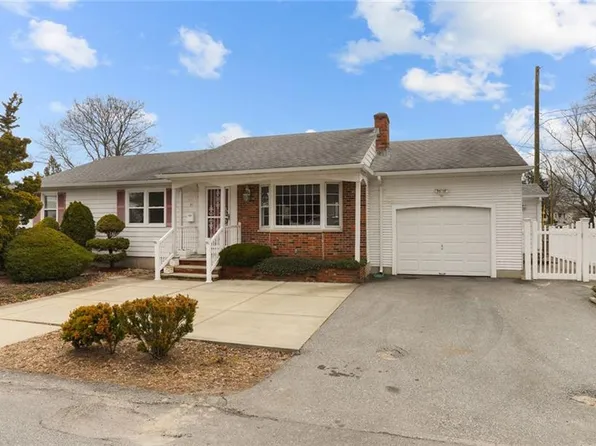 31 Gillen Ave, North Providence, RI 02904