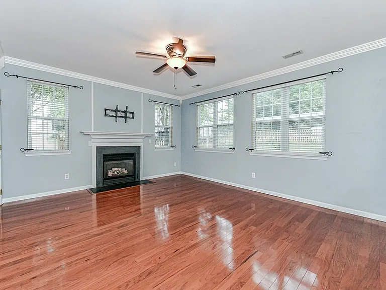 17201 Commons Crossing Dr — Photo 29