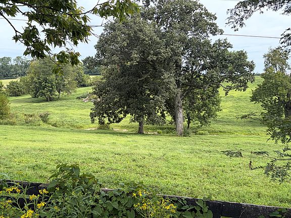 4th image of 1061 Harrods Creek Rd