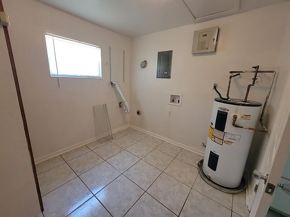 4th image of 625 Key Largo Dr S