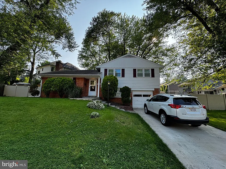 3300 N Harrison St — Photo 1