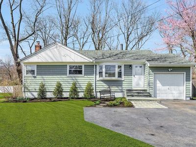 21 Harcourt Ave, Smithtown, NY, 11787
