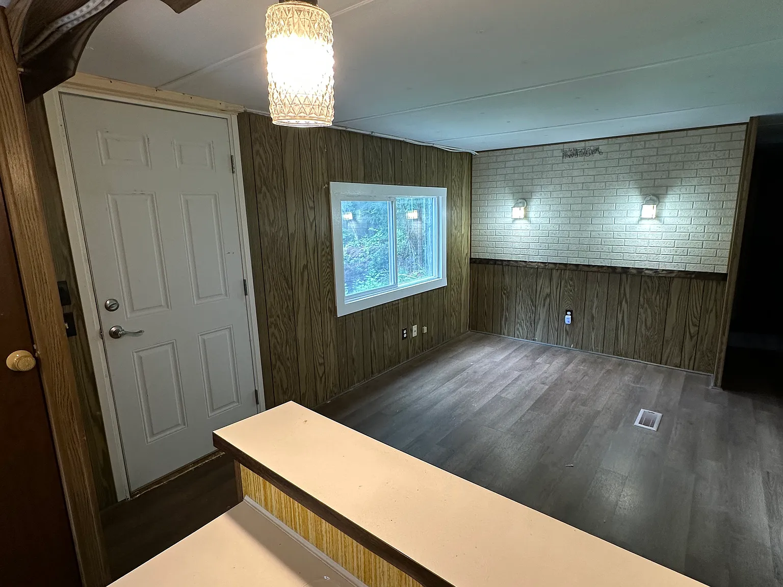 2 bed, $1,100 — Photo 3