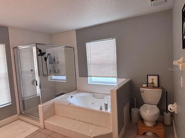 1004 Chateau Cir — Photo 33