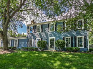 1409 Chestnut Ridge Dr, Naperville, IL 60540