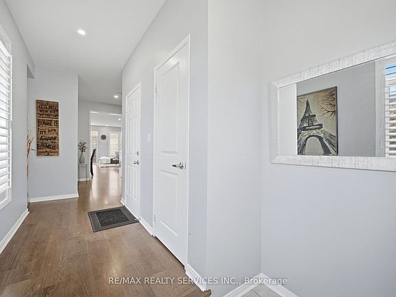 5th image of 56 Rimrock Cres