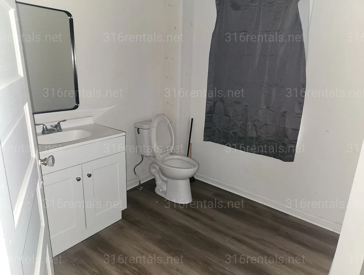 $1095- 3 bedroom / 2 bathroom - Single Family Home — Photo 2