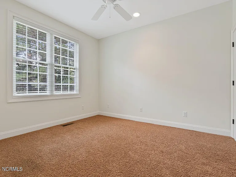108 Hammerstone Cir — Photo 26