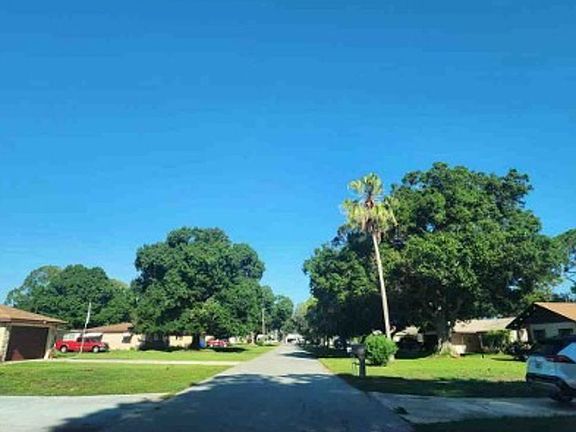 Exterior Neighborhood (street photo)