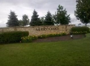 305 Merry Oaks Dr, Sycamore, IL 60178