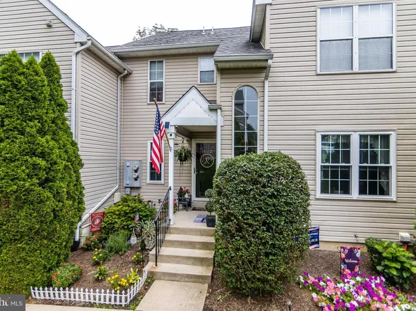 402 Derry Dr, Aston, PA 19014