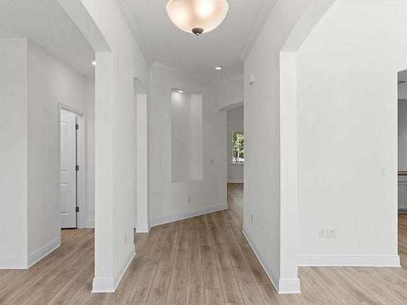 4th image of 402 Sweet Tea Ln
