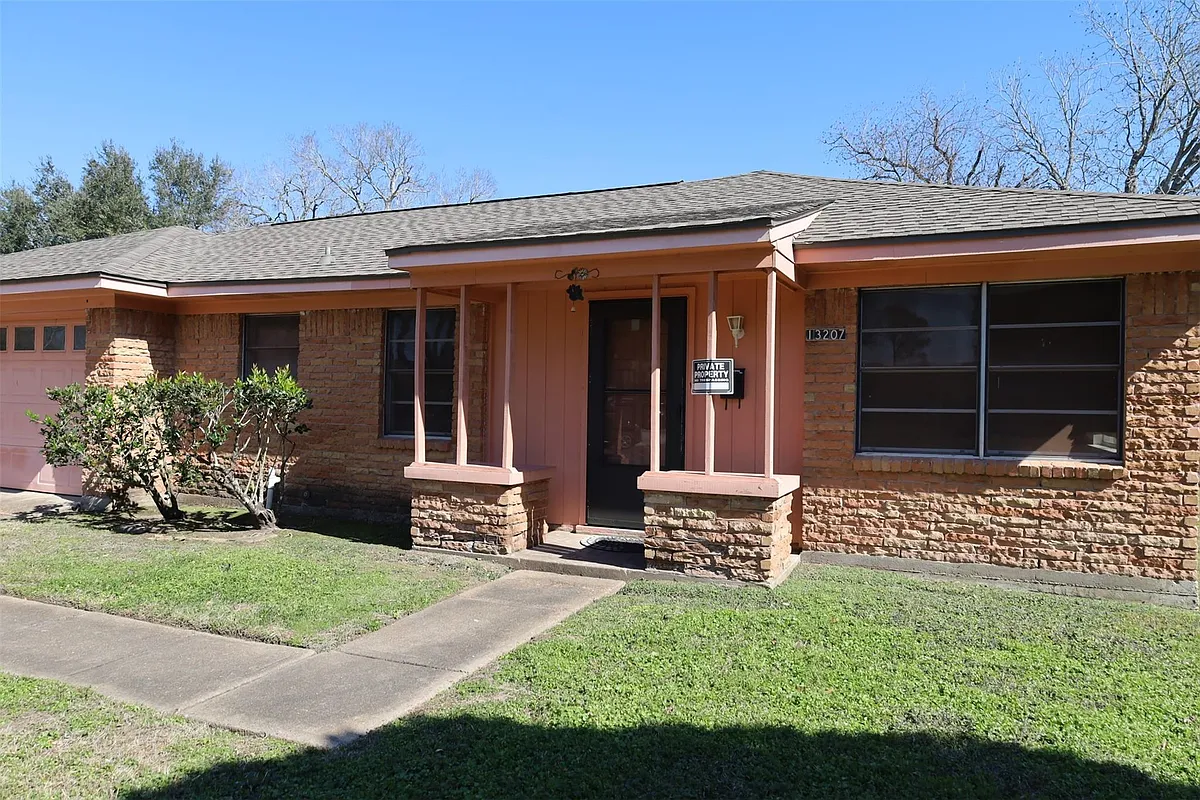 Building Photo - 13207 Santa Teresa Rd