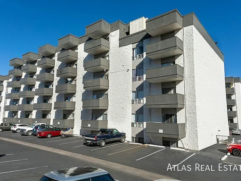180 Flats — Photo 2